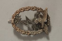 A WWII GERMAN LUFTWAFFE BADGE.