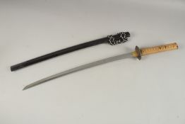 A 17TH CENTURY JAPANESE CIVILIAN WAKIZASHI with bound shagreen handle. Polished blade in a lacquer