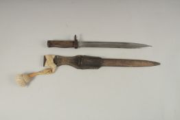 A 1915 GERMAN BAYONET with plain handle, the blade in a leather sheath. 60cms long.