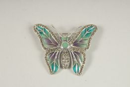 A SILVER PLIQUE ENAMEL EMERALD BUTTERFLY BROOCH.