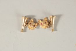 A PAIR OF 9CT YELLOW GOLD FOX AND HORN CUFFLINKS.