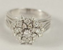 AN 18CT WHITE GOLD AND DIAMOND CLUSTER RING.