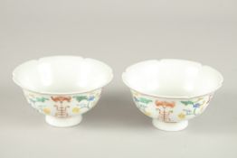 A PAIR OF CHINESE POLYCHROME PORCELAIN TEACUPS.
