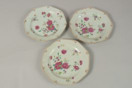 THREE CHINESE FAMILLE ROSE PORCELAIN PLATES, 23cm wide, (3).