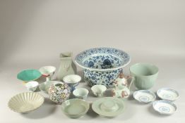 A QUANTITY OF VARIOUS CHINESE PORCELAIN ITEMS, (qty).
