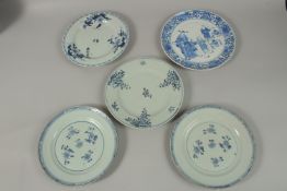 FIVE CHINESE BLUE AND WHITE PORCELAIN PLATES, (5).