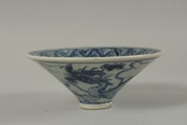 A CHINESE BLUE AND WHITE PORCELAIN DRAGON BOWL, 16cm diameter.
