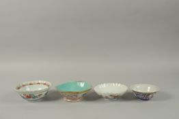 FOUR CHINESE PORCELAIN BOWLS, together with a porcelain box and cover, (5).