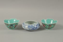 A CHINESE BLUE AND WHITE PORCELAIN DRAGON BOWL, together with a pair of turquoise ground petal rim