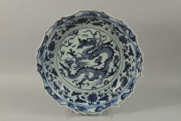 A VERY LARGE CHINESE BLUE AND WHITE PORCELAIN DRAGON CHARGER, (af), 51cm wide.