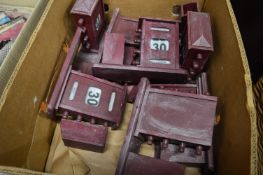 A quantity of desk calendars.