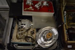 A quantity of plated items.