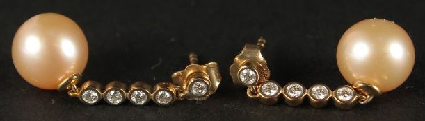 A PAIR OF 9CT YELLOW GOLD PINK CULTURED PEARL DROP EARRINGS with diamond drop/bale, boxed. RBC