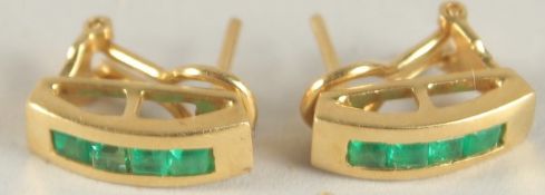 A PAIR OF 18CT GOLD AND EMERALD EARRINGS.