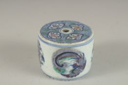 A CHINESE BLUE AND WHITE WATER DROPPER. 2.75cms.