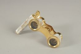 A PAIR OF MOTHER-OF-PEARL OPERA GLASSES.