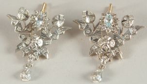 A GOOD PAIR OF GOLD, DIAMOND AND AQUAMARINE EARRINGS.