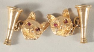 A PAIR OF 9CT YELLOW GOLD FOX AND HORN CUFFLINKS.