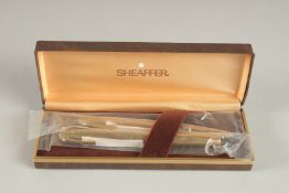 A SHEAFFER PEN SET.