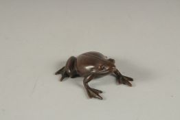 A JAPANESE BRONZE FROG. 1.5cms.