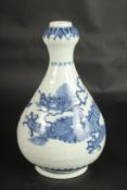 A CHINESE BLUE AND WHITE PORCELAIN GARLIC HEAD DRAGON VASE. 32cms high.