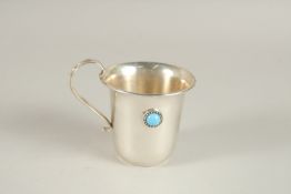 A SERKOS SILVER CUP with a turquoise stone, boxed. 51grms.