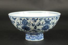 A CHINESE BLUE AND WHITE FLORAL BOWL. 15.5cms diameter.