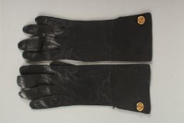 A PAIR OF LONG BLACK LEATHER GLOVES.