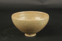 A CHINESE CRACKLE GLAZE PORCELAIN BOWL. 15.5cms diameter.