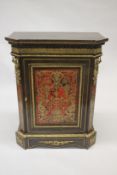 A VERY GOOD VICTORIAN BOULLE INLAID CABINET with plain top and sides, the panel door to the front