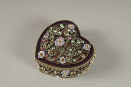 AN ENAMEL TRINKET BOX.