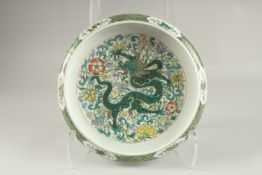 A CHINESE FAMILLE VERTE PORCELAIN DRAGON DISH, base with character mark, 28cm diameter.