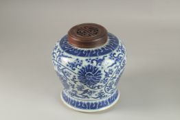 A CHINESE BLUE AND WHITE PORCELAIN JAR AND HARDWOOD COVER, 23cm high.