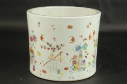 A LARGE CHINESE POLYCHROME ENAMELLED PORCELAIN BRUSH POT, painted with vases of flowers, bats,