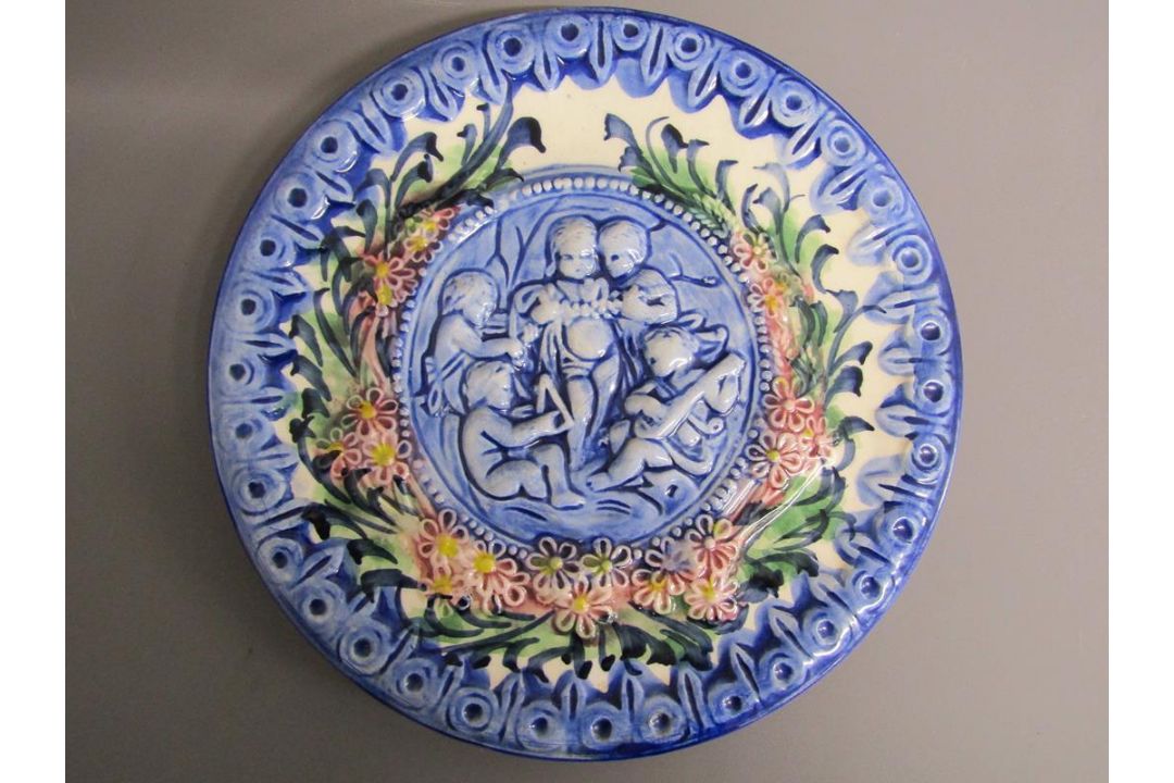 Collection of plates includes Pintado, Maling 'May Bloom', Convento Spain, Danbury Mint, St Andrews, - Image 8 of 10