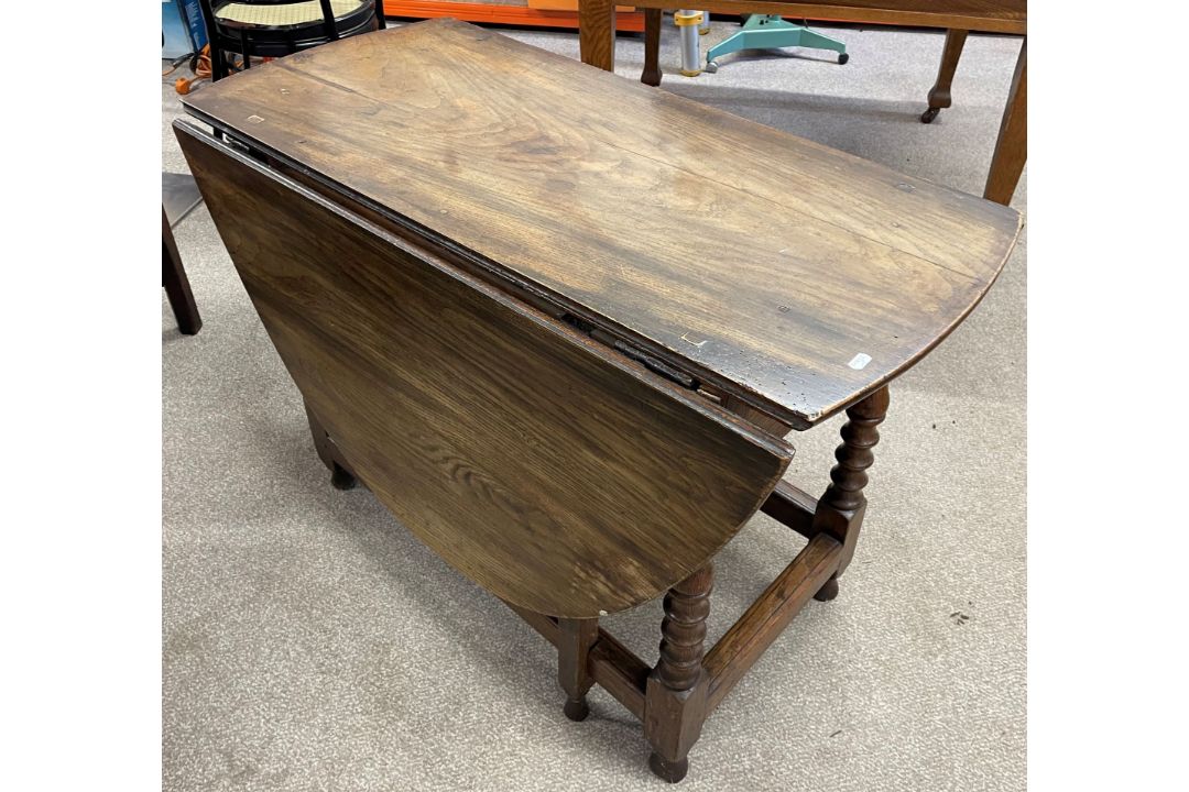Reproduction oak gate leg table on turned legs with oval top (top needs reattaching) 144cm by - Image 3 of 3