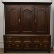 Georgian oak panelled cupboard / wardrobe Ht 198cm L 182cm D 55cm