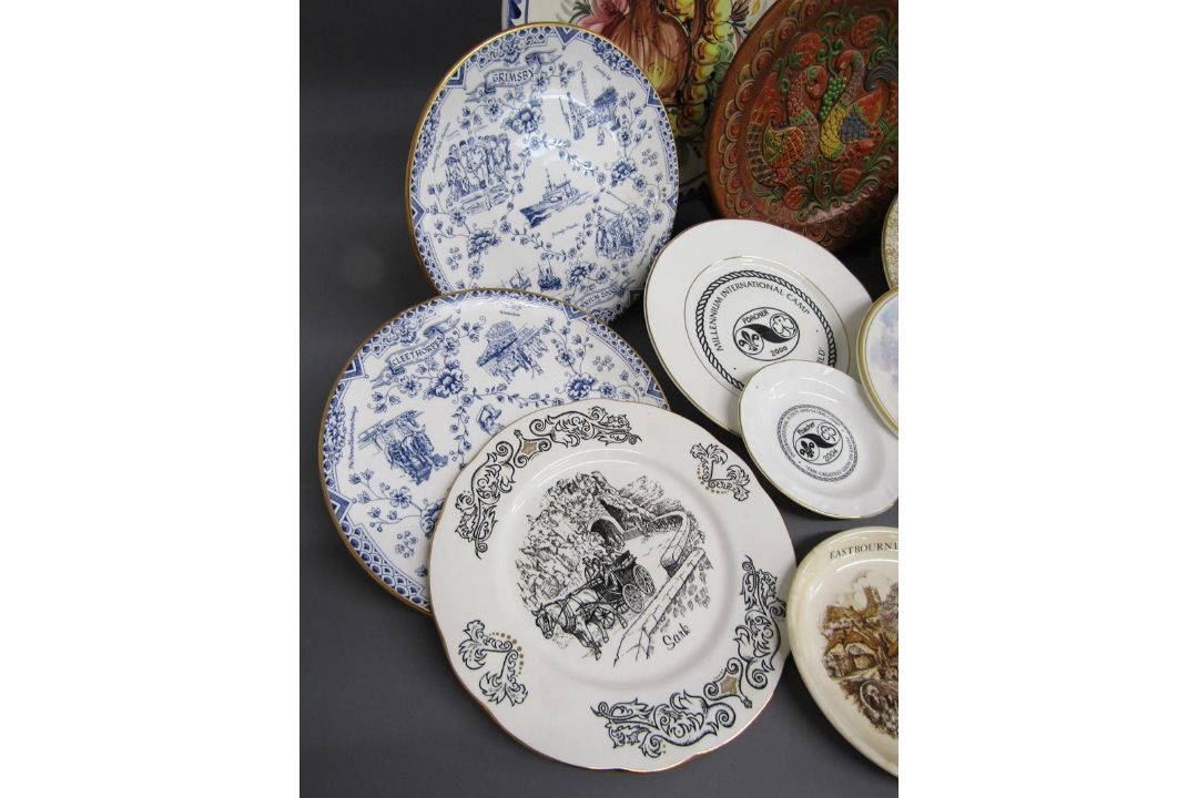 Collection of plates includes Pintado, Maling 'May Bloom', Convento Spain, Danbury Mint, St Andrews, - Image 2 of 10
