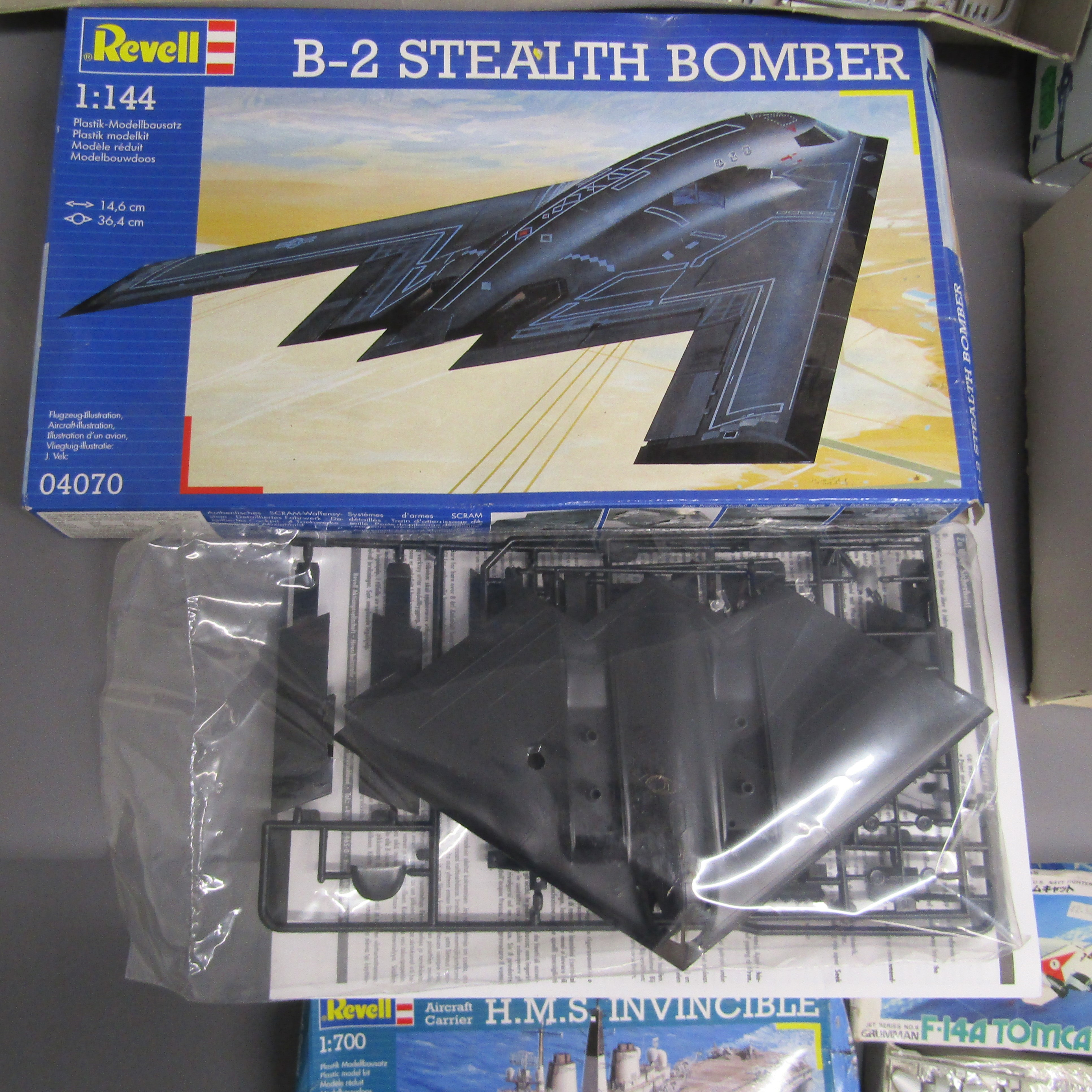 Collection of kit models - Airfix De Havilland Mosquito FBVI, Airfix Short Sunderland III, Italeri - Image 4 of 8