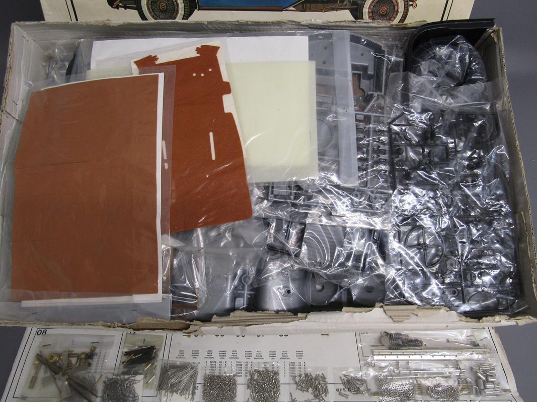 Rivarosi Pocher 1/8 scale Rolls Royce Phantom II Sedanca Coupe 1932 model kit - appears unused - - Image 2 of 4