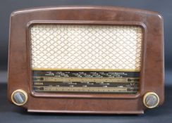 Cossor Melody Maker model 524 valve radio with bakelite case, 42.5cmw x 18.5cm d x 31cm h