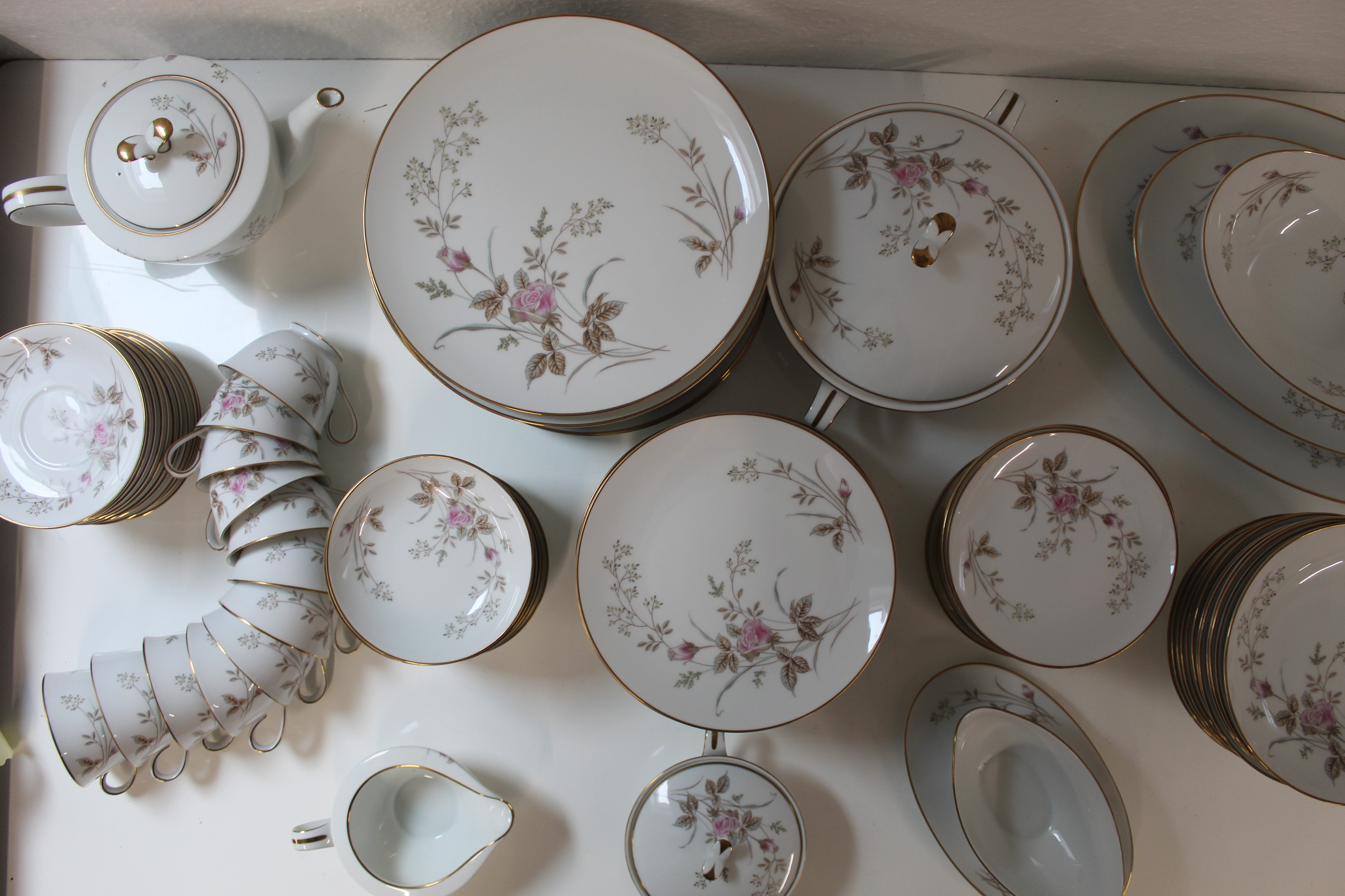 Noritake "Luise" Dinner Service consisting of 12 x Dinner Plates ( 1 chipped), 12 x Bowls. 12 x - Image 2 of 4