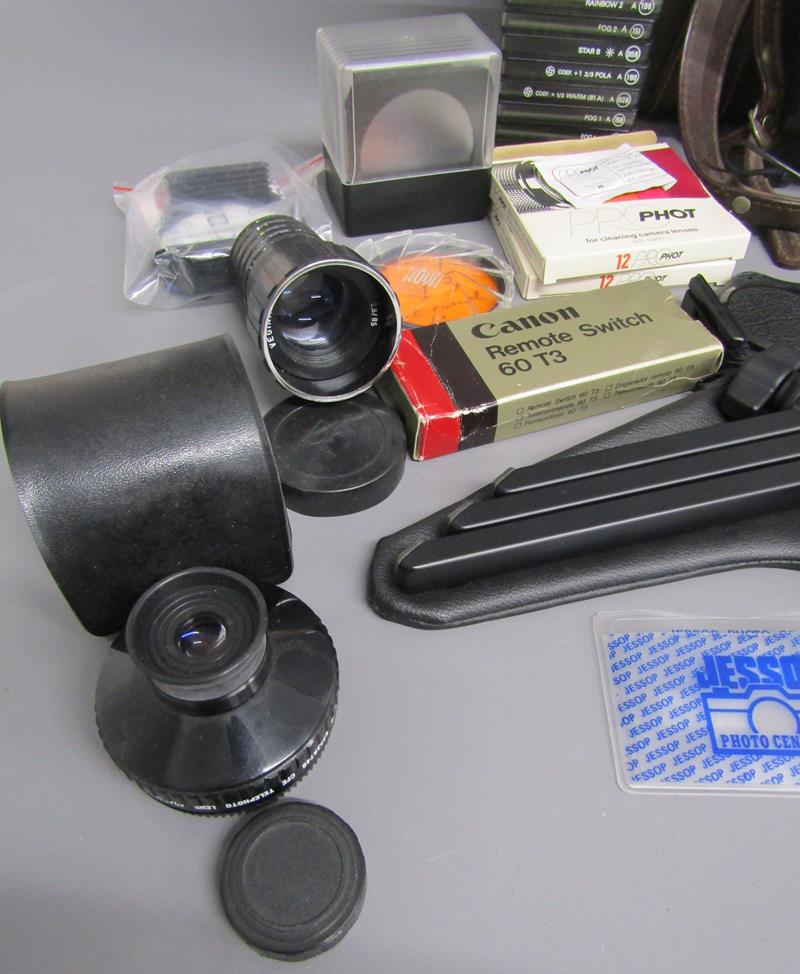 Collection of camera accessories includes Cokin filters, Vivitar zoom thyristor 285 flash, Canon - Image 2 of 8