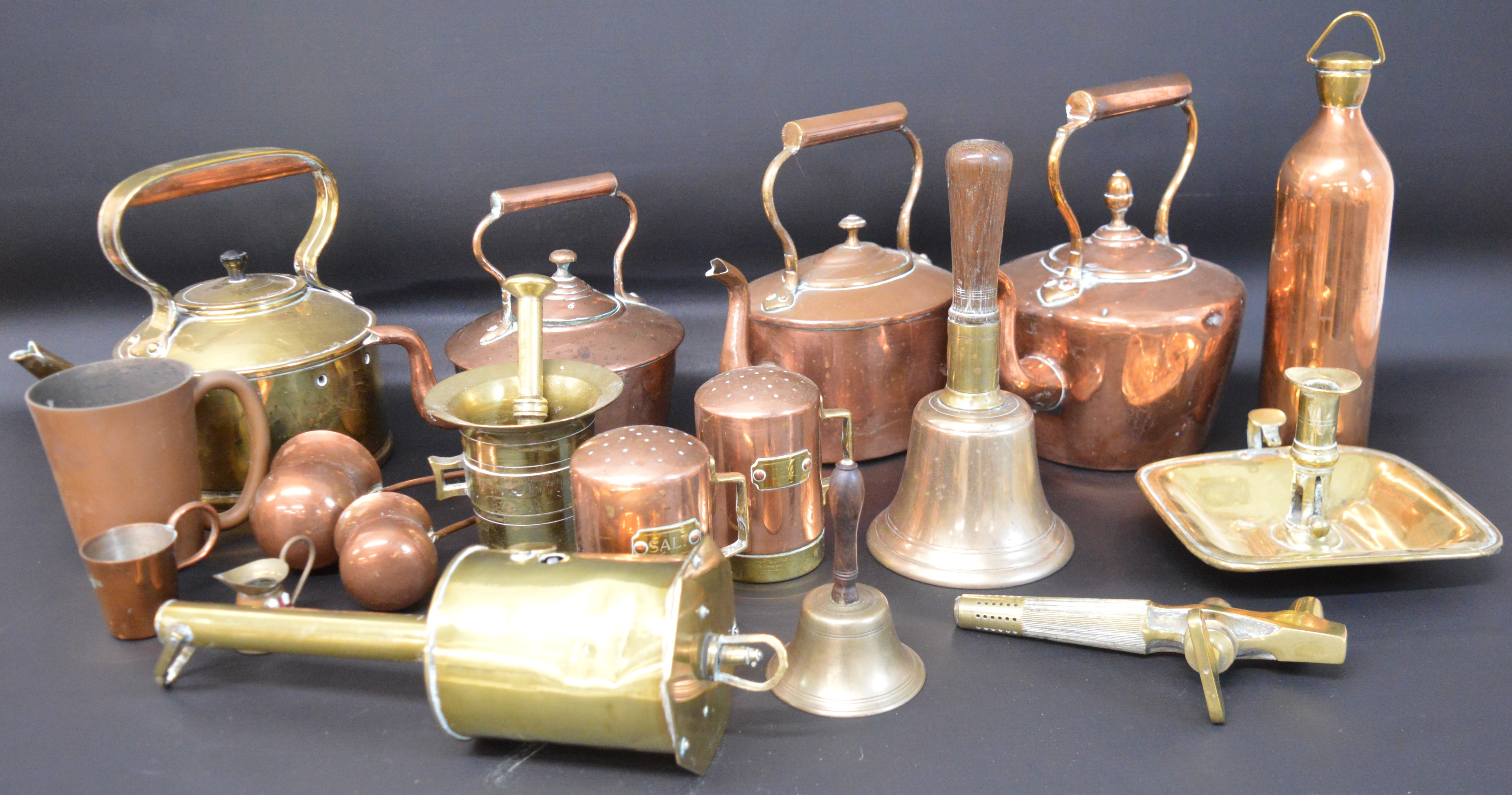 Selection of copper & brass including Wormull & Co bottle jack, pestle & mortar, old school hand