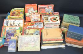 Selection of vintage puzzles including Walt Disney's Pinocchio by Williams Ellis & Co &