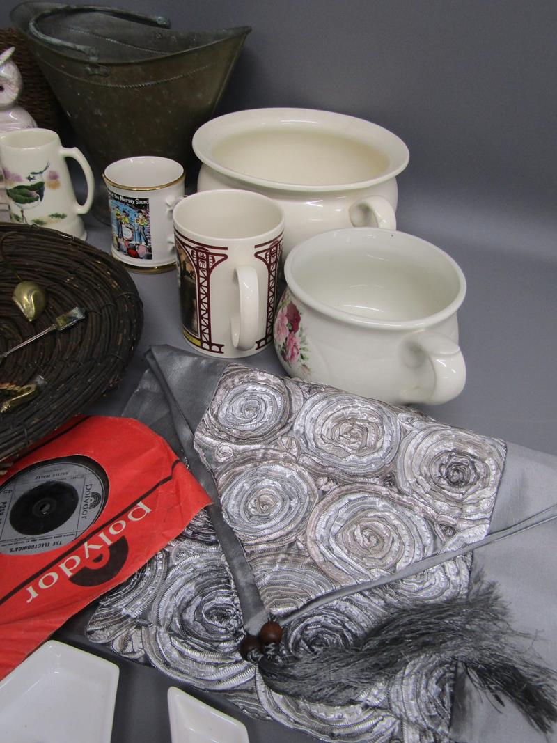 Collection of items includes Carl Zeiss 100/1.25 brass lens (no glass), table mats, jazz band, - Image 4 of 7