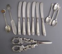 3 Walker & Hall Sheffield 1933 silver teaspoons with golf club decoration 1.3ozt, 6 Henry Williamson