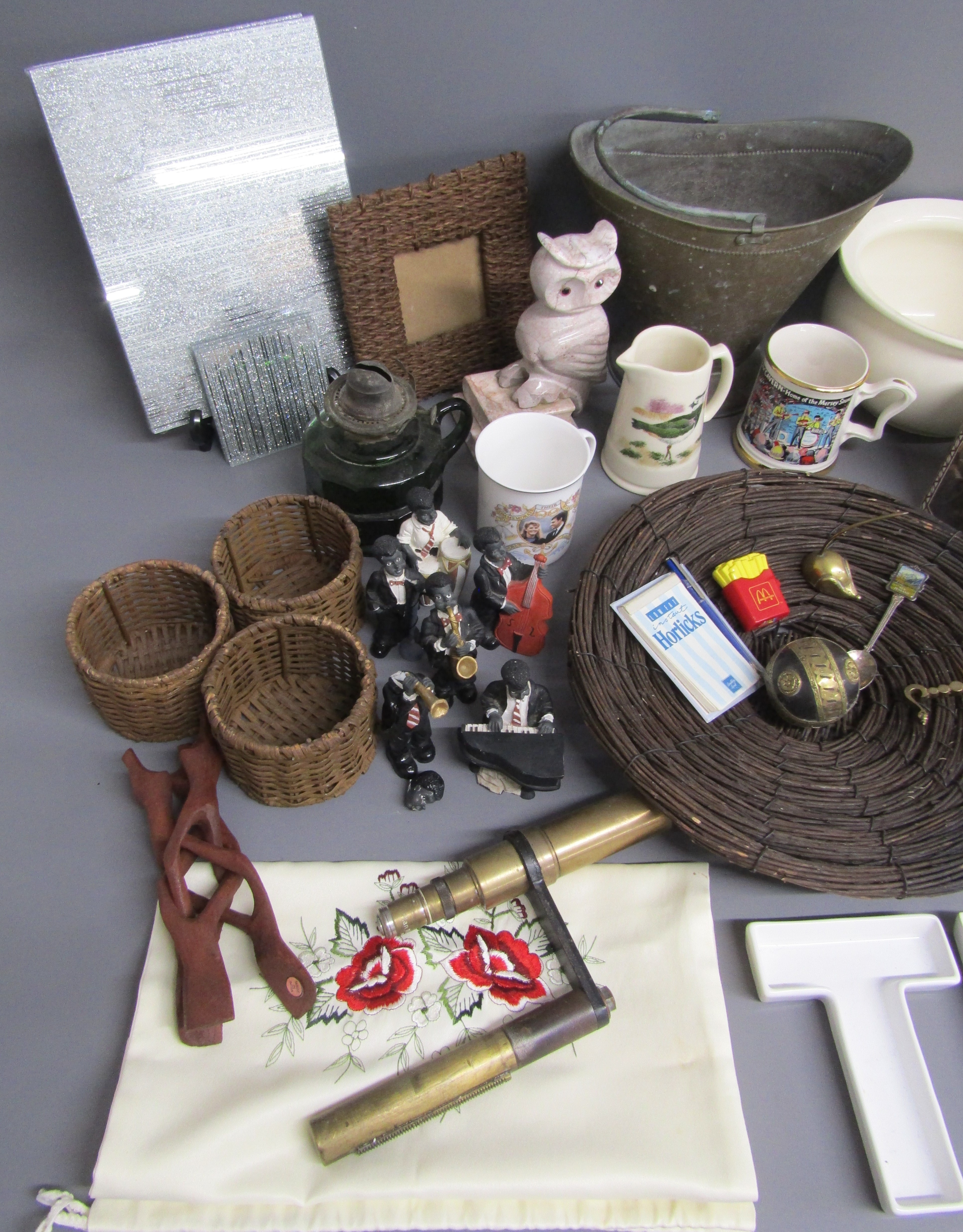 Collection of items includes Carl Zeiss 100/1.25 brass lens (no glass), table mats, jazz band, - Image 2 of 7