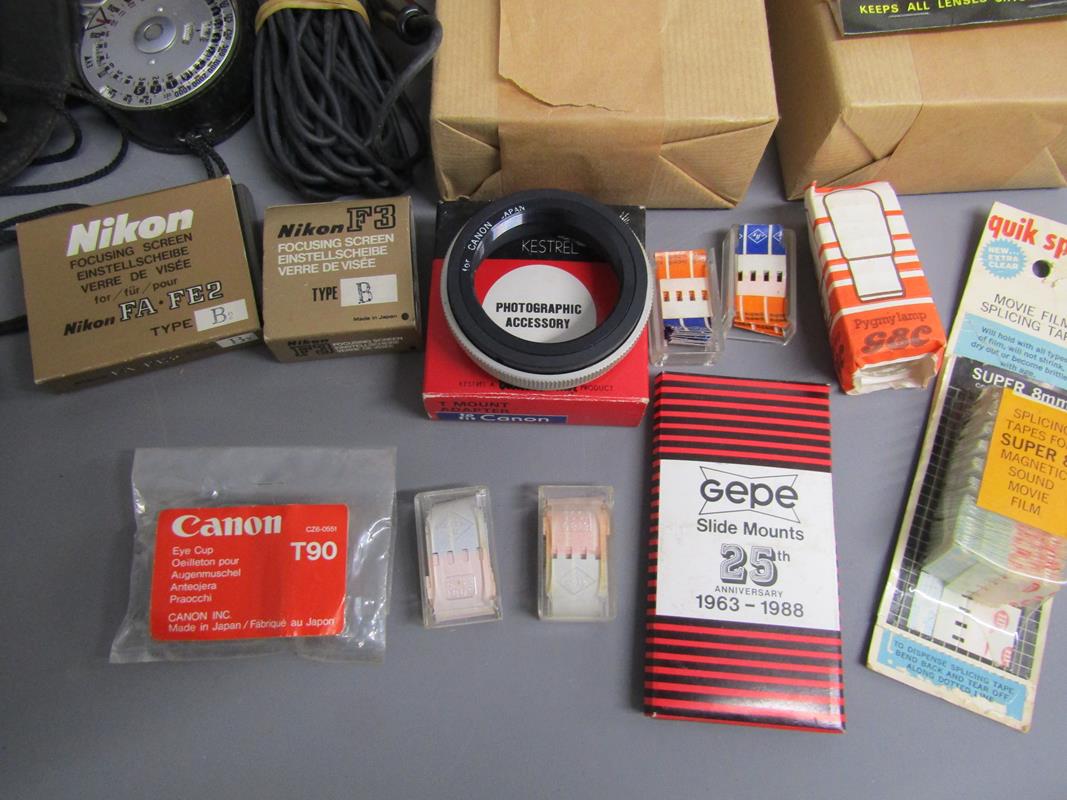 Collection of camera accessories includes Cokin filters, Vivitar zoom thyristor 285 flash, Canon - Image 5 of 8