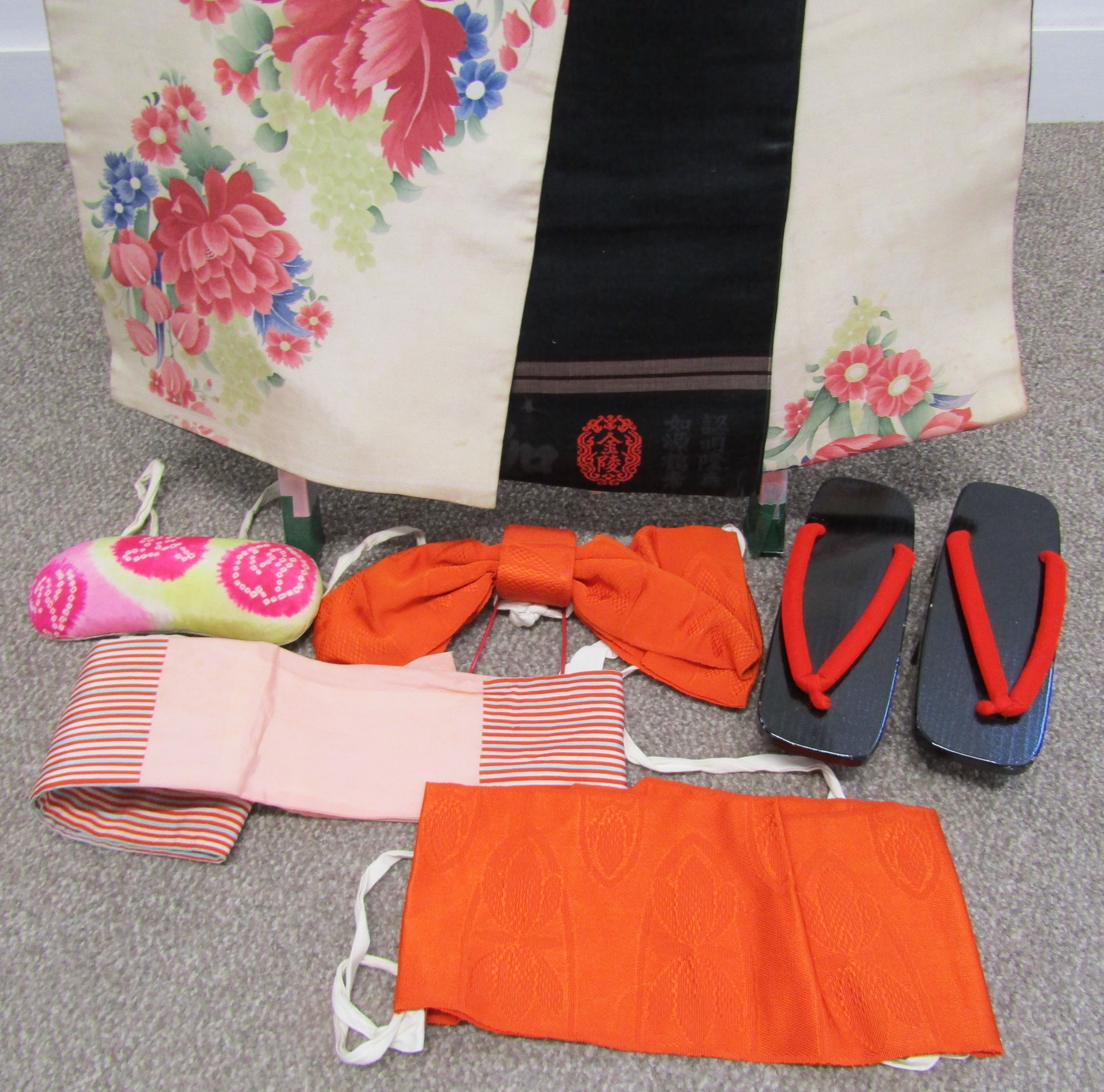 2 Kimonos with wide belt and shoes, also glass cased Japanese Emperor and Empress figures - Image 5 of 5
